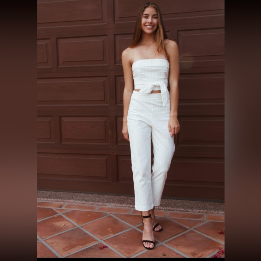White and dark grey strip set